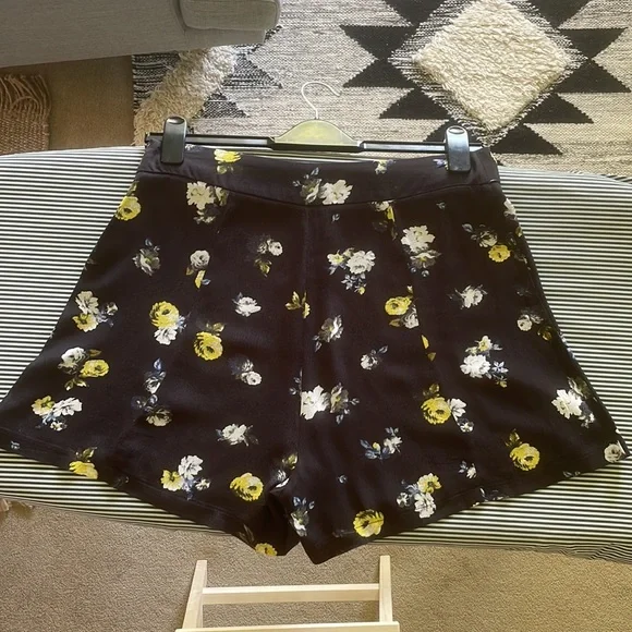 Nunui Floral Navy Blue Womens Shorts AU 12 - Blue with colourful flowers - Picture 16 of 16